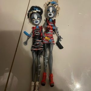 Monster High Meowledy and Purrsephone Zombie Shake 2 Pack